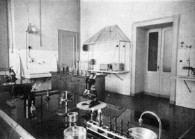 Laboratorio della Direzione, negli uffici oggi utilizzati dal Direttore Generale nella Palazzina Principale.